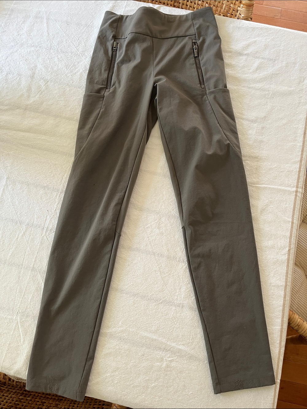 Athleta Headlands Hybrid Pants Sz 2